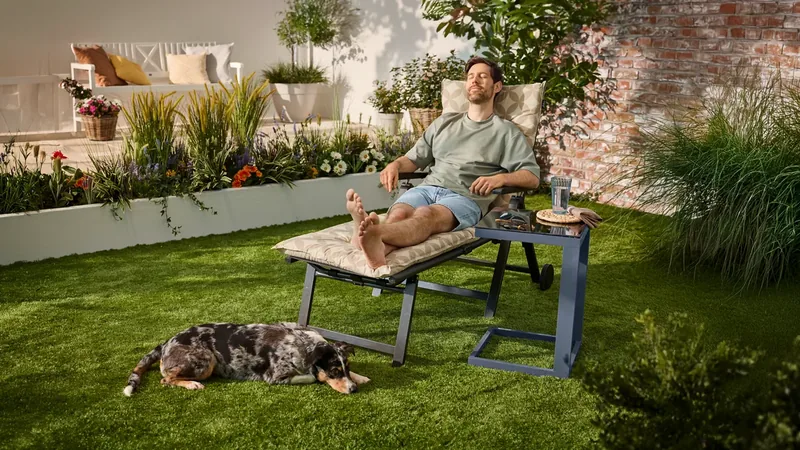 Alu-Beistelltisch mit Glasplatte